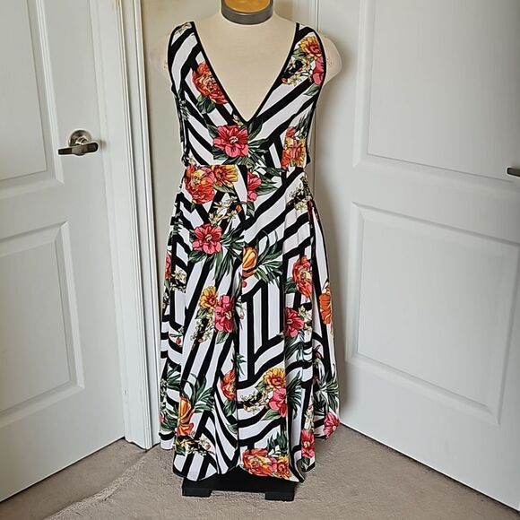 Milk & Honey Women's Tropical Floral Pattern Asymmetric Hem Maxi Dress Small Red - Picture 1 of 16